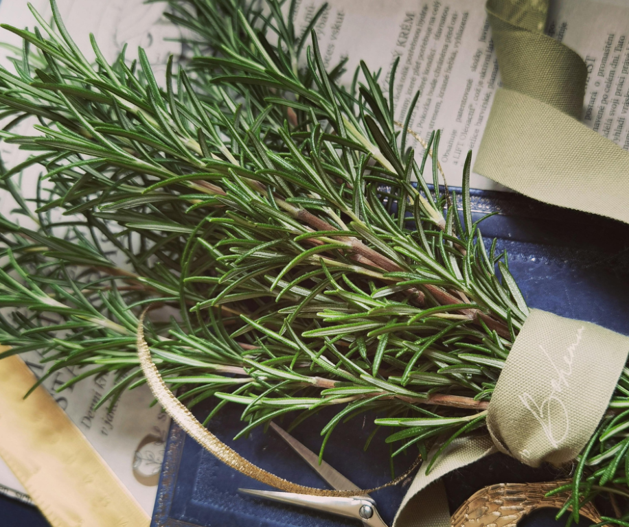natural air freshener - rosemary, boiling rosemary